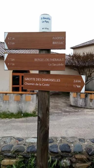 Maison De Village Au Bord De L'eau